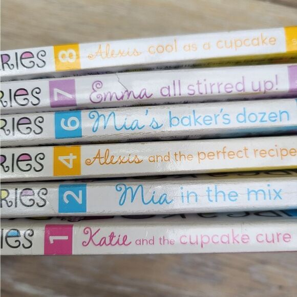 6 Cupcake Diaries chapter books - Picture 5 of 10